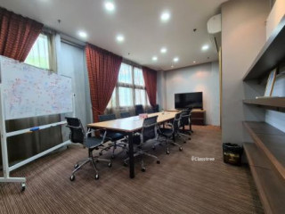  ft Fitted office warehouse for rent mins walk from Ta
