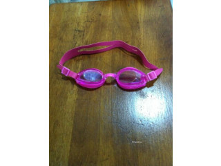 Pink goggles Seldom use and in good condition 