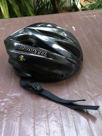 prowell-helmet-in-good-condition-size-small-for-kids-big-0