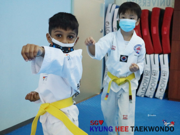 kyunghee-taekwondo-experiencing-taekwondo-techniques-big-1