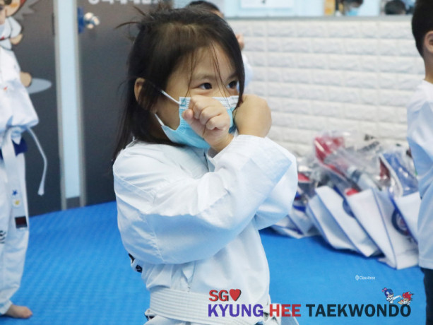 kyunghee-taekwondo-experiencing-taekwondo-techniques-big-0