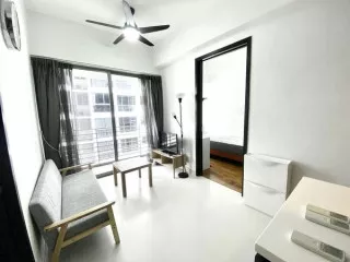 SIMPLE COZY APARTMENT WITH A SUPERB LOCATION UP FOR RENT!