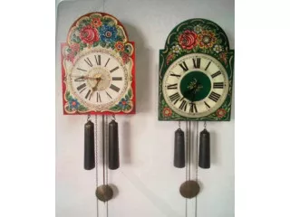 Selling a pair of Dutch wall clock in good working