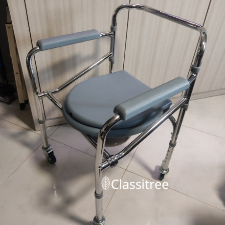 high-quality-stainless-steel-commode-chair-toilet-chair-very-big-1