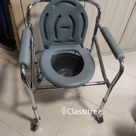 high-quality-stainless-steel-commode-chair-toilet-chair-very-big-0